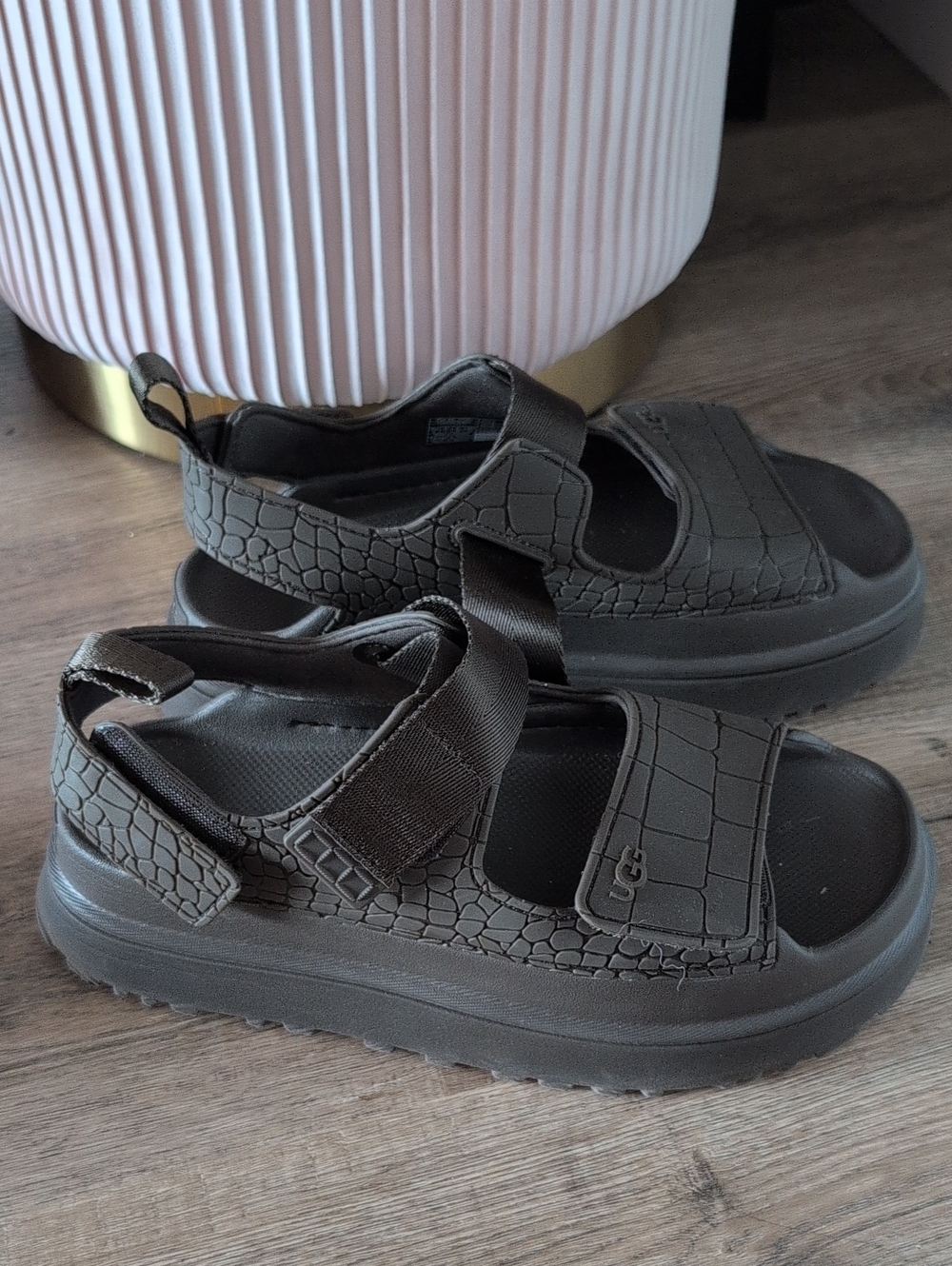 UGGS Golden Glow 9
